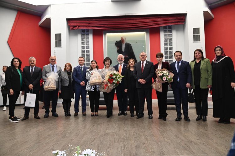 Manisa Büyükşehir Belediye Başkanı Cengin Ergün, ‘Kadınlar Günü Buluşmasında’ Müjdeleri Paylaştı