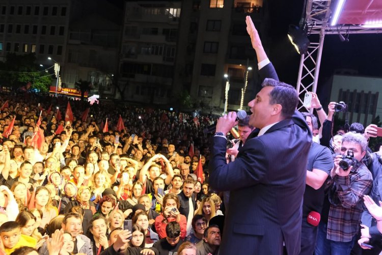 Ferdi Zeyrek Cumhuriyet meydanından "Herkesin Başkanı Olacağım".