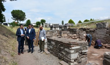 Kaymakam Ali Güldoğan, Sardes Antik Kenti’ndeki Kazı Çalışmalarını İnceledi