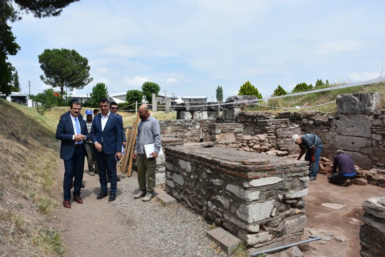 Kaymakam Ali Güldoğan, Sardes Antik Kenti’ndeki Kazı Çalışmalarını İnceledi
