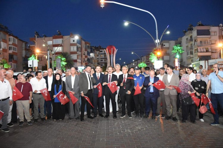 Salihli'de 15 Temmuz Demokrasi Yürüyüşüne Yoğun Katılım