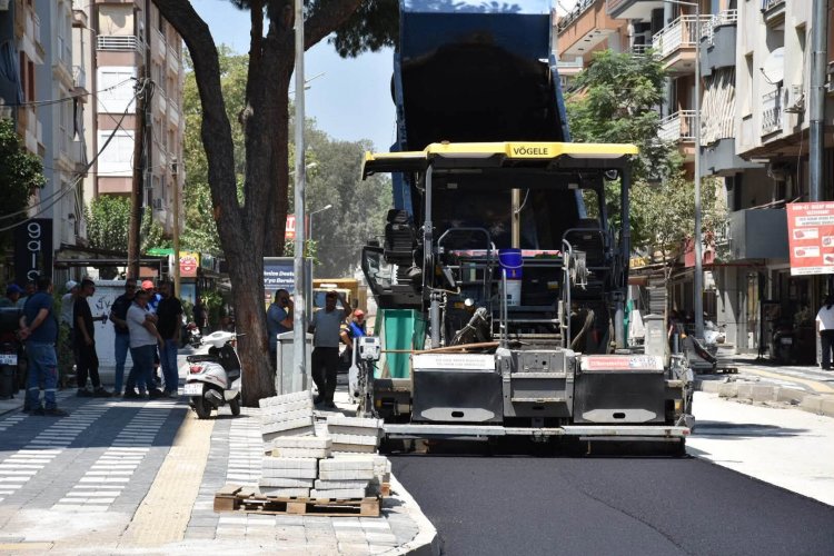 Salihli’de 3,5 Kilometrelik Güzergâhta Asfalt ve Kaldırım Çalışmaları Sürüyor