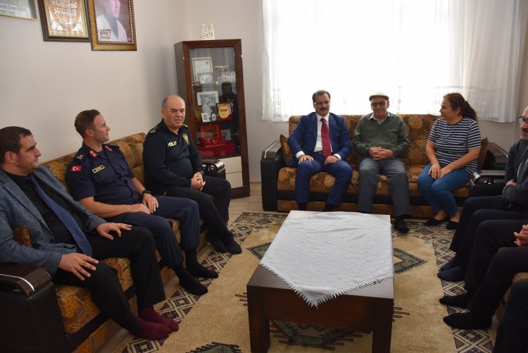 Kaymakam Ali Güldoğan, Şehit Cihan Özer’in Ailesini Ziyaret Etti